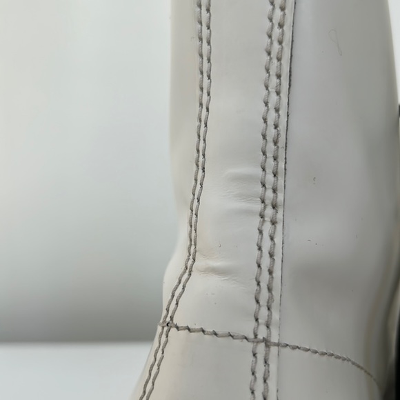 Dr. Martens 1460 Women’s Smooth Boots in White, size 8L - Picture 4 of 9